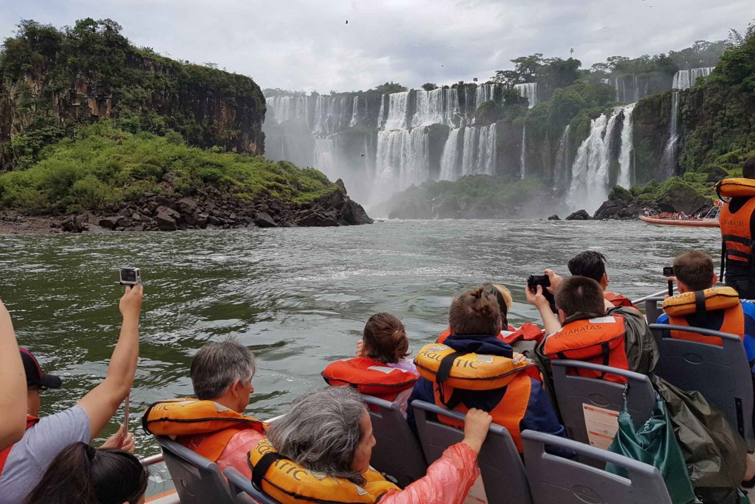 Z Foz do Iguaçu: Rejs statkiem po wodospadzie Iguazú w Argentynie