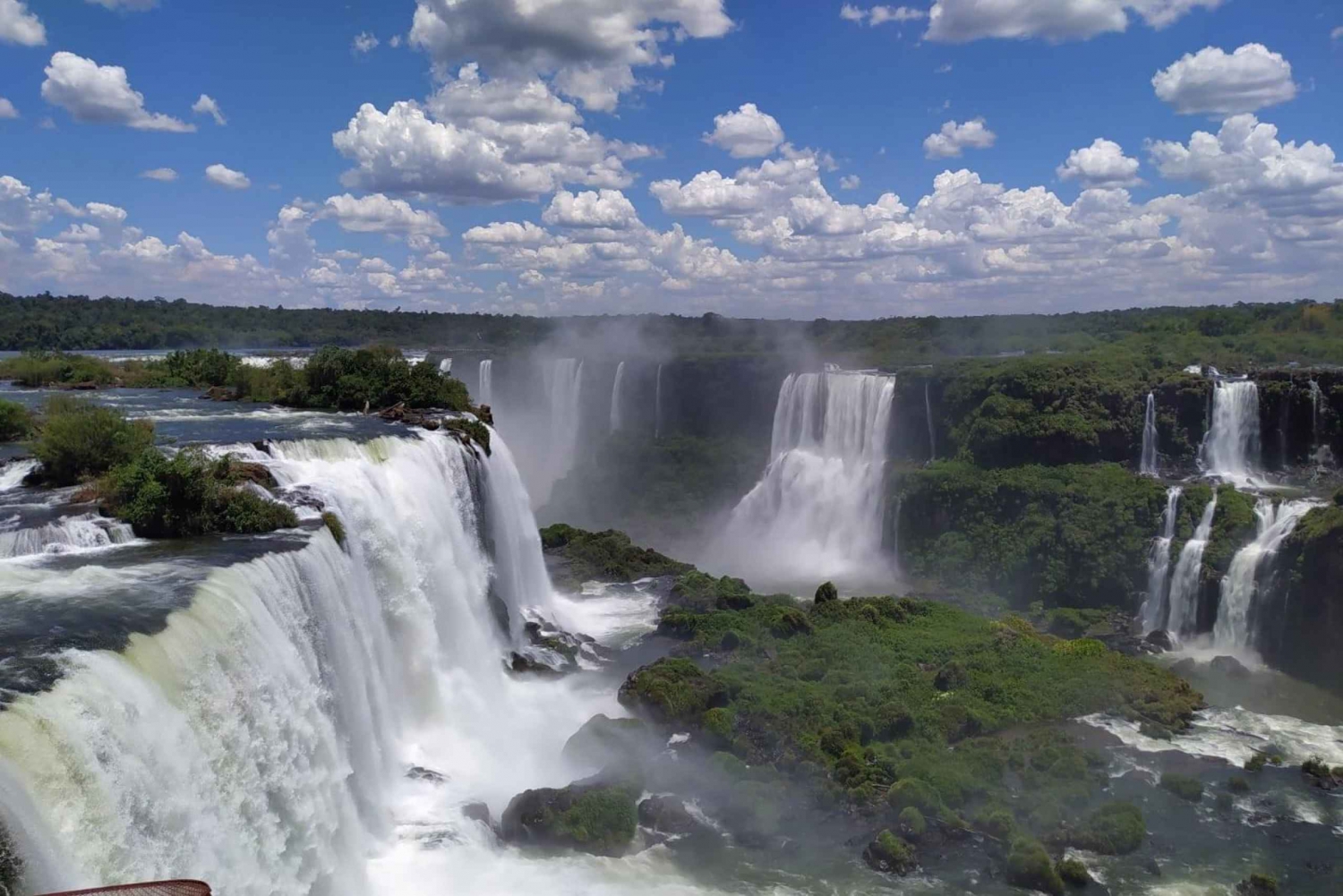 Iguazu-fossene med guide: Tur Utforsk Brasil og Argentina på 1 dag