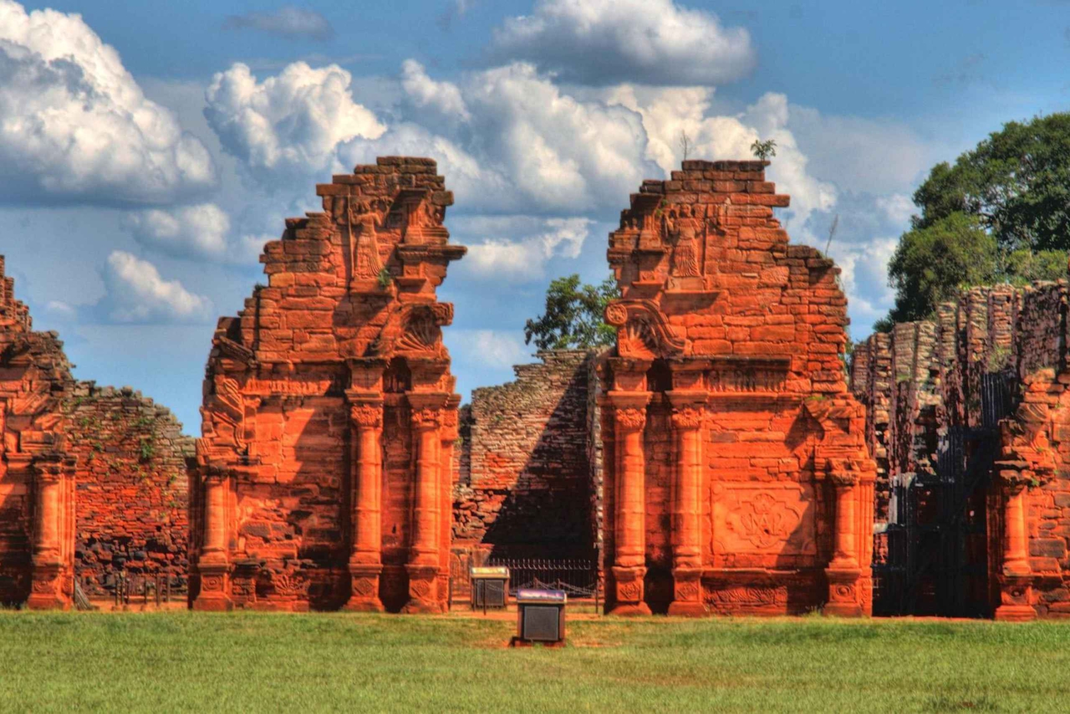 Puerto Iguazu: San Ignacio-misjon og Wanda-gruvetur