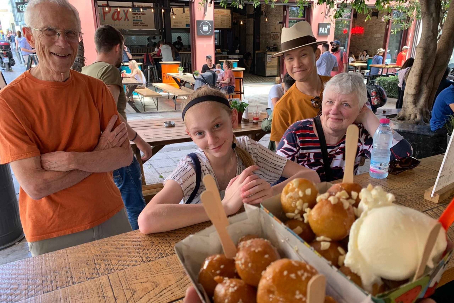 アテネ：アテネのウォーキングツアーのように食べる