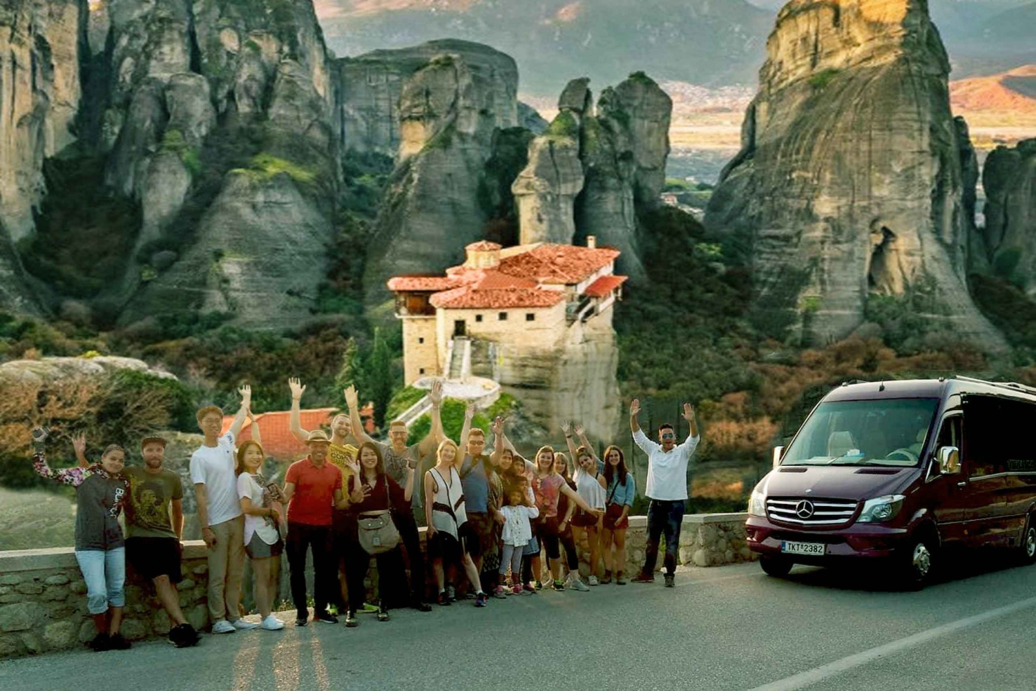 Athens: Meteora Monasteries Day Trip with Caves and Lunch