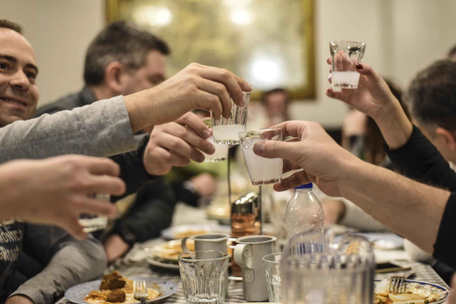 アテネ：15 種類の試食付き究極のフードウォーキング ツアー