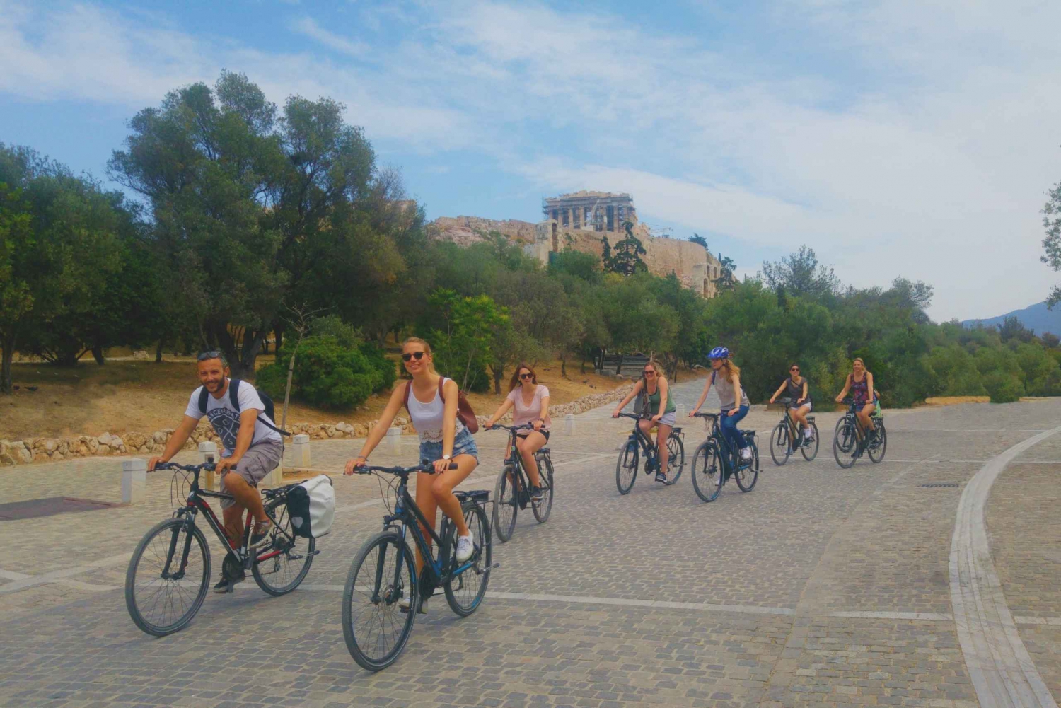 Atenas: passeio de bicicleta elétrica pela cidade com opção de visita à Acrópole