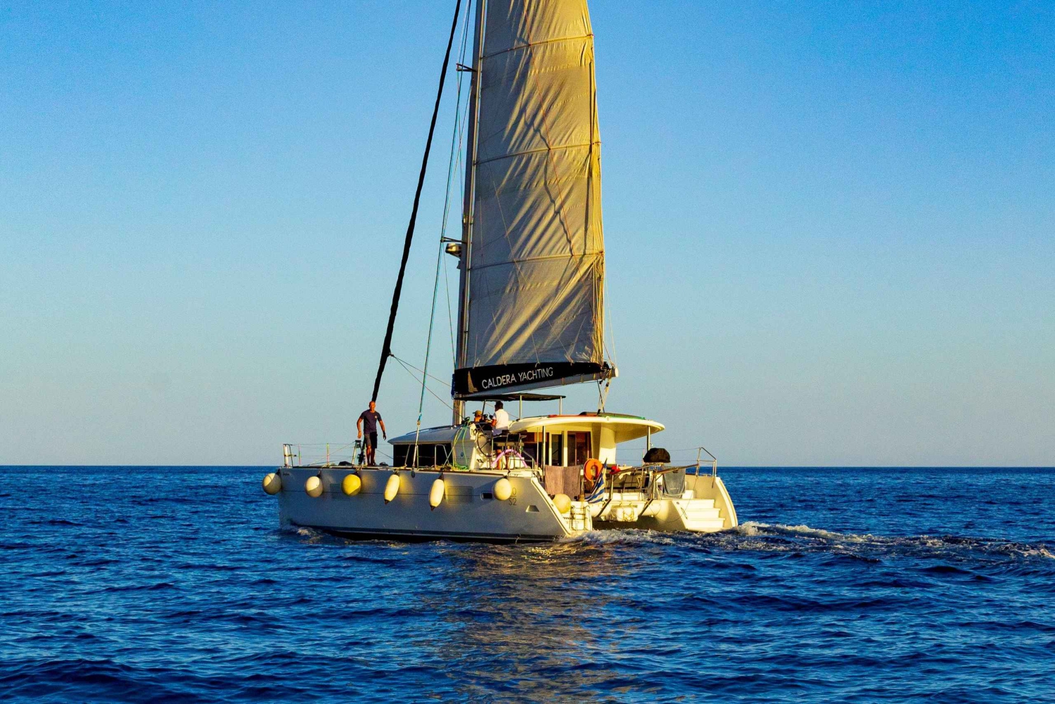 Athene: privé catamaran cruise - barbecue, open bar en transfer