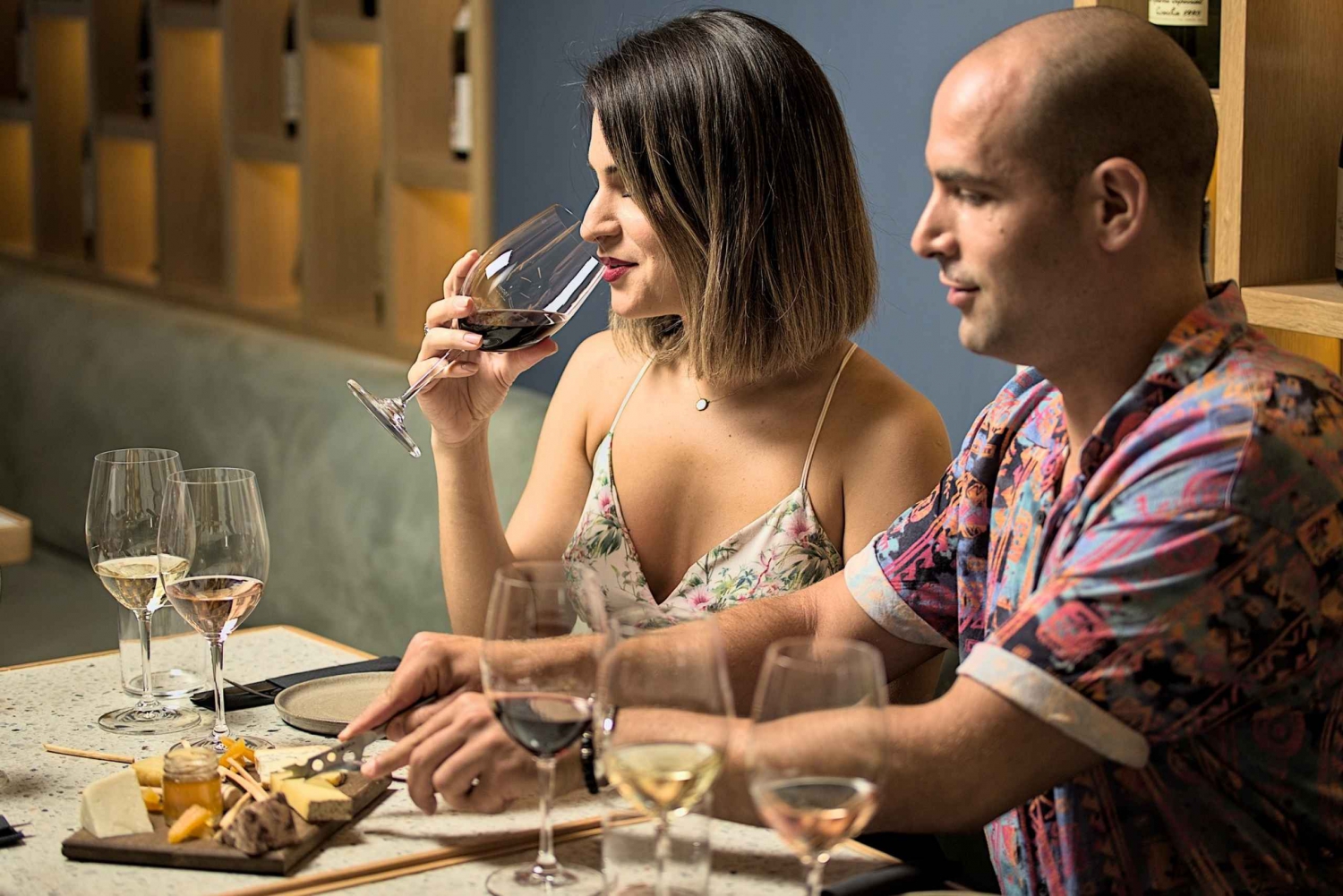 Athene: wijnproeverij met kleine groepen met hapjes