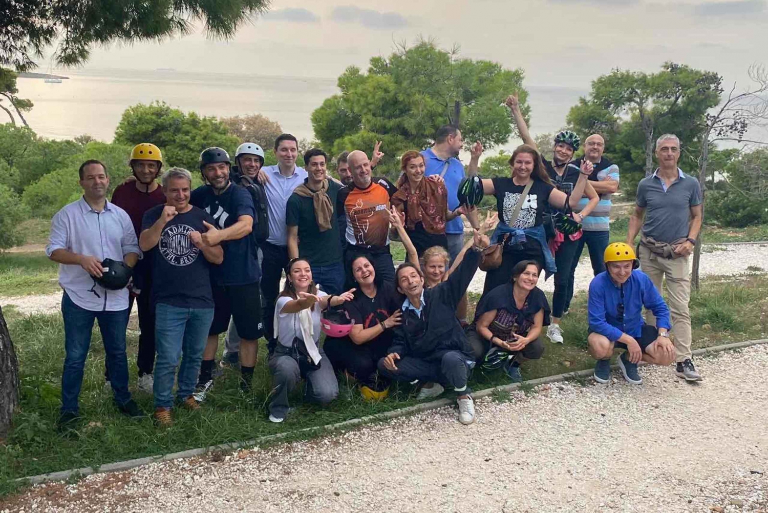 アテネ・リビエラを巡るE-バイクツアー