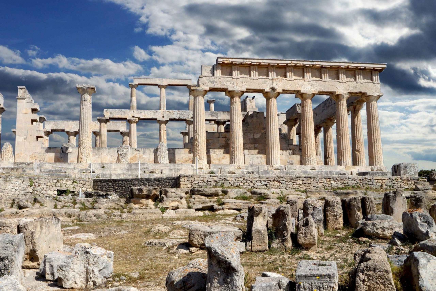 Päivittäinen retki Aeginan nähtävyyksiin maasturilla ja uinti meressä