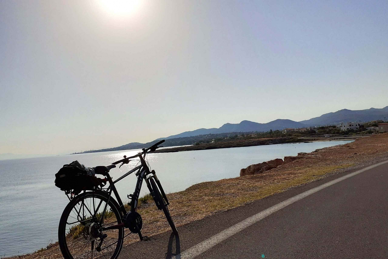 Von Athen aus: Aegina Insel E-Bike Tour mit Fährtickets