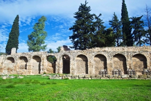 Ateenasta: Tutustu antiikin Korinttiin ja viehättävään Nafplioniin.