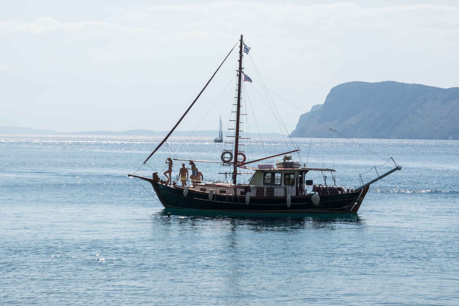 Solnedgångskryssning på Atens Riviera – Halvdag med bad och grill ombord