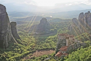 From Athens: Delphi and Meteora 2-Day Tour with Hotel