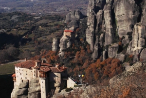 From Athens: Delphi and Meteora 2-Day Tour with Hotel