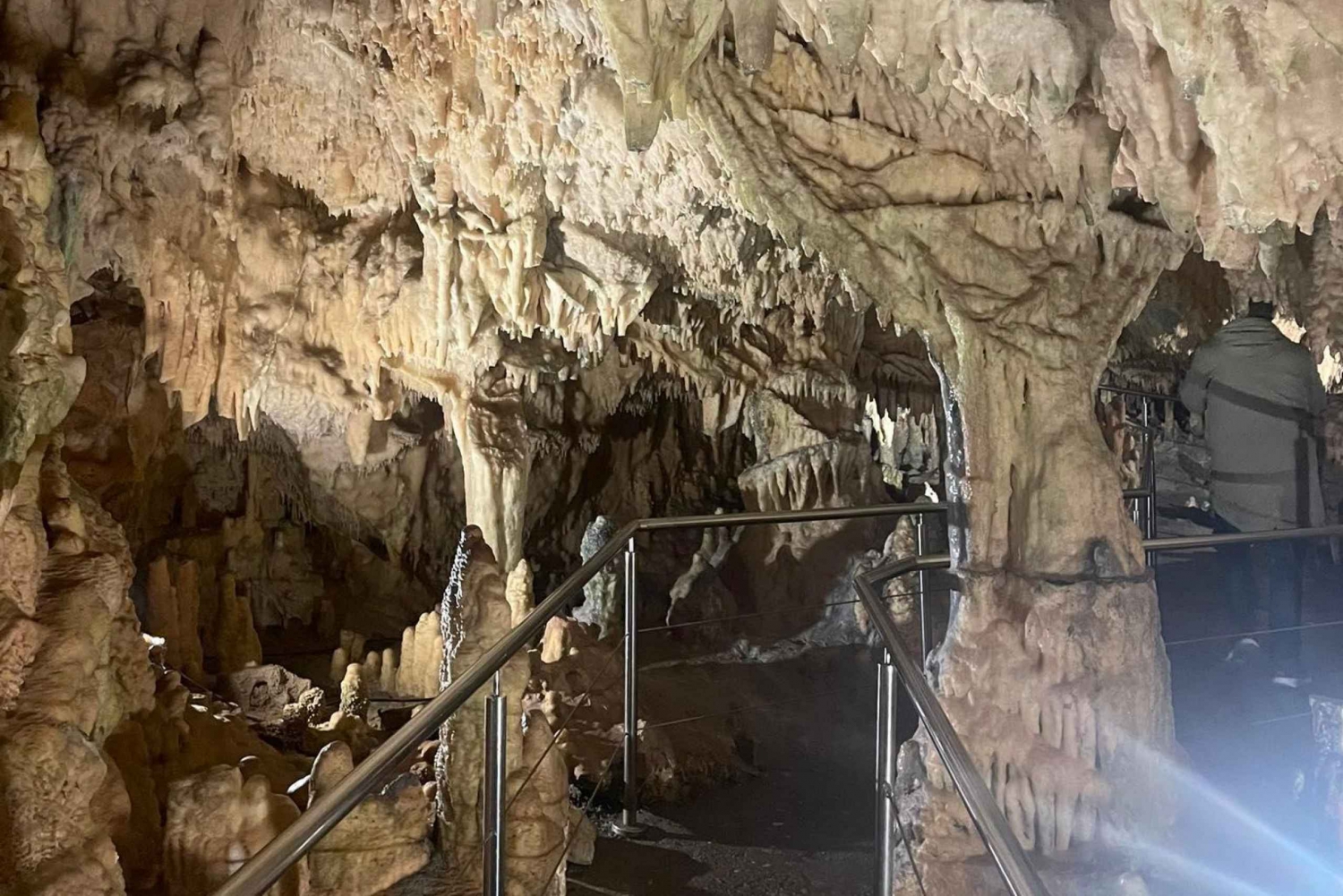 Da Atene: tour privato di un giorno nel Mani con le grotte di Diros