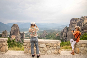From Athens: Meteora Monasteries Bus Tour and Hidden Caves