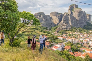 From Athens: Meteora Monasteries Bus Tour and Hidden Caves