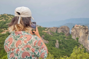 From Athens: Meteora Monasteries Bus Tour and Hidden Caves