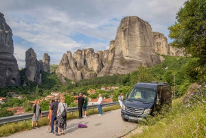 From Athens: Meteora Monasteries Bus Tour and Hidden Caves