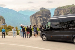 From Athens: Meteora Monasteries Bus Tour and Hidden Caves