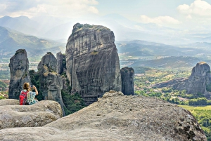From Athens: Meteora Monasteries Bus Tour and Hidden Caves