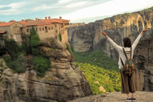 From Athens: Meteora Monasteries Bus Tour and Hidden Caves
