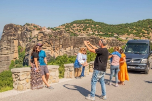From Athens: Meteora Monasteries Bus Tour and Hidden Caves
