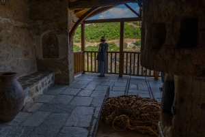 From Athens: Meteora Monasteries Bus Tour and Hidden Caves