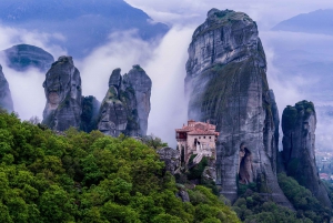 Athènes à Meteora : monastères, grottes et escales en bord de mer