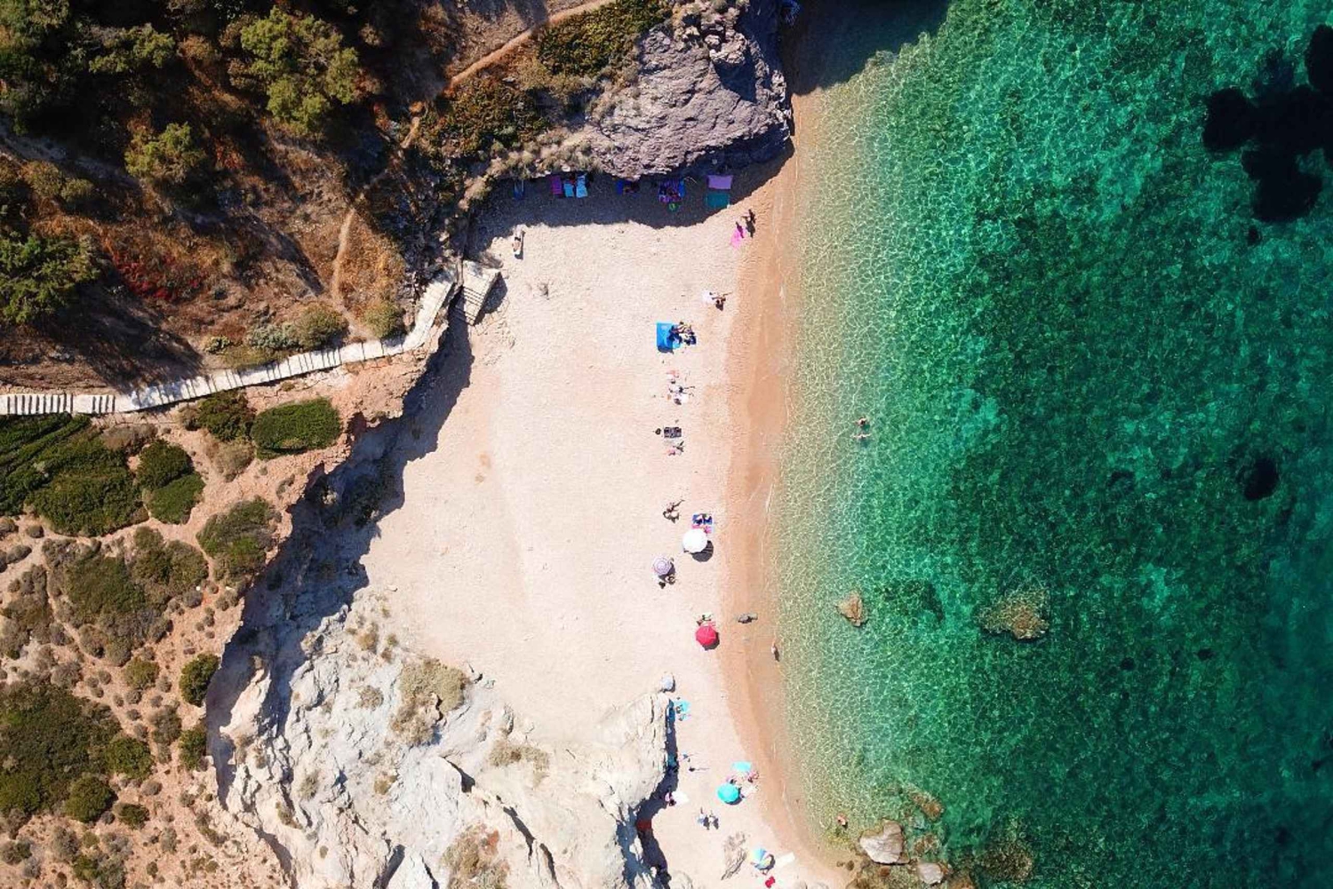 Puerto del Pireo: escapada a la playa de Atenas y al lago Vouliagmeni