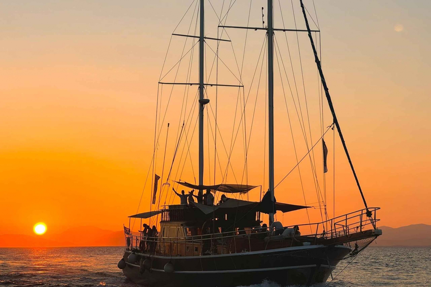 Sunset Dinner Cruise: zwemstop, drankjes en diner aan boord