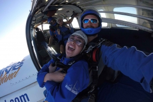 Auckland: Tandemfallschirmsprung aus 13000, 16000 oder 18000 Fuß Höhe