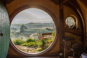 Auckland: Hobbiton Movie Set & Te Puia – tur i liten grupp