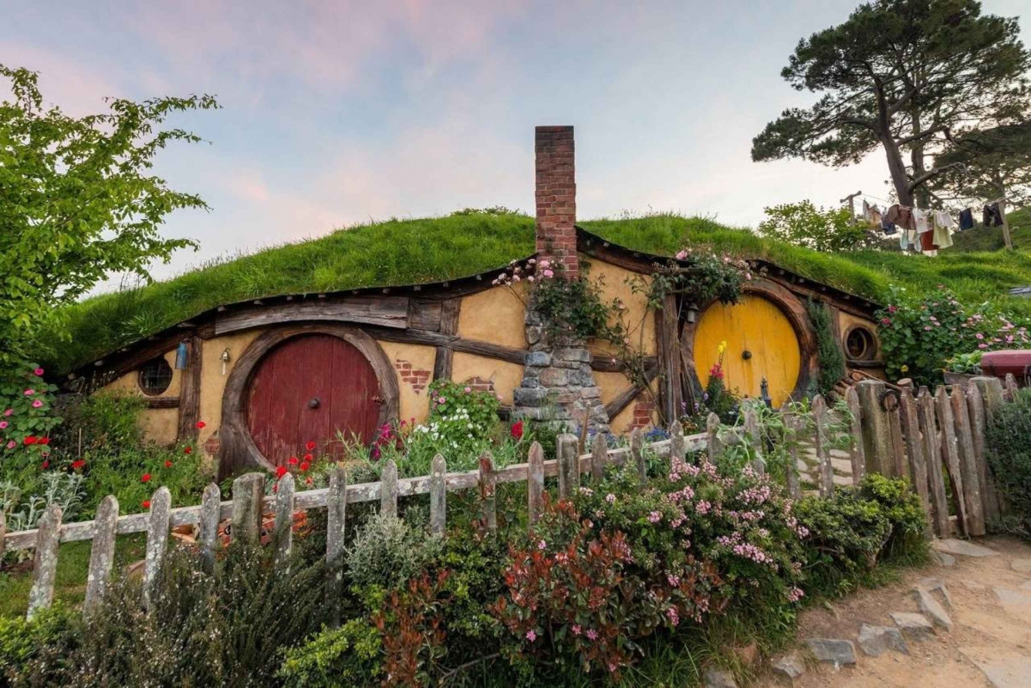 Auckland: LOTR, Hobbiton Movie Set & Hamurana Spring Tour