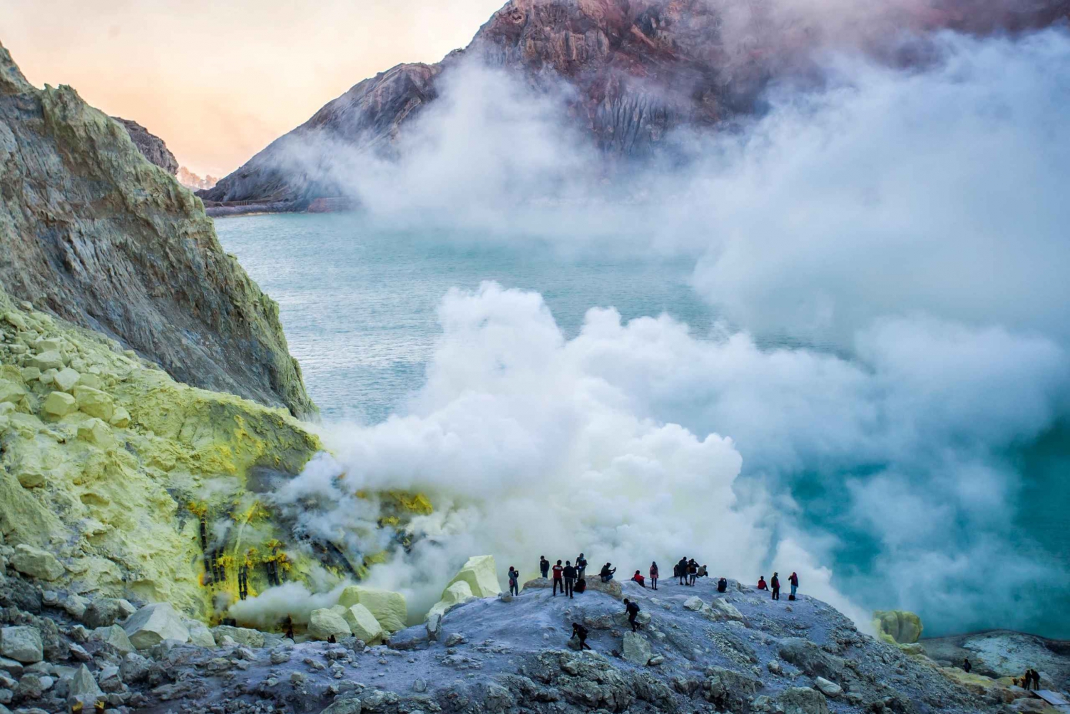 From Bali: 24-Hour Kawah Ijen Blue Flames, Dinner & Room
