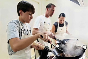 Bangkok: Maliwan Thai Cooking Class with Market Tour