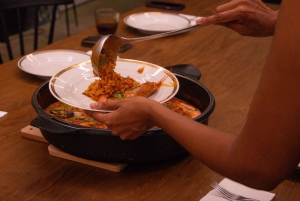 バルセロナ：地元シェフと一緒にカタルーニャ風タパスを味わいましょう