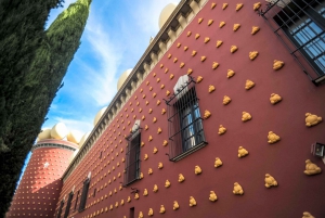 Barcelona: Dali Museum, House and Cadaques Guided Tour