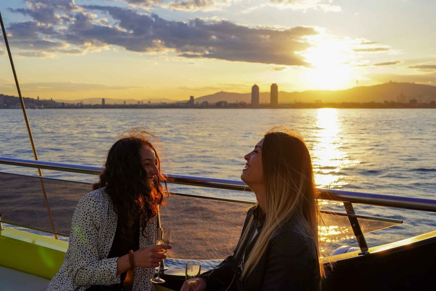 Barcelona: Sunset Cruise met livemuziek door Aperol