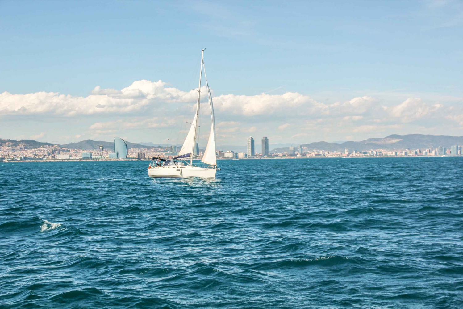 Barcelona: Sailing Tour with Spanish Tapas and Drinks