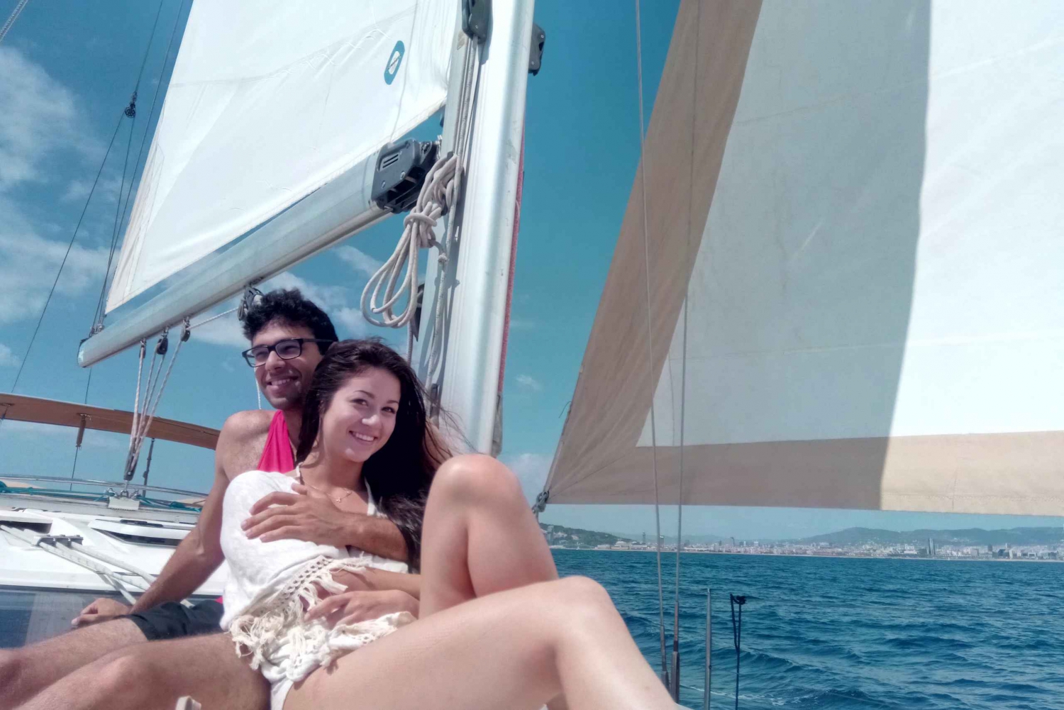 Barcelona: Passeio de barco privado com bebidas e snacks (máximo 9 pessoas)