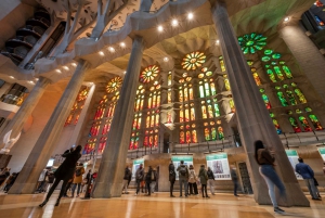 Barcelona: Sagrada Familia Fast-Track Ticket
