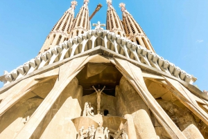Destaques: Sagrada Família, Parque Güell, Montjuïc e Bairro Gótico