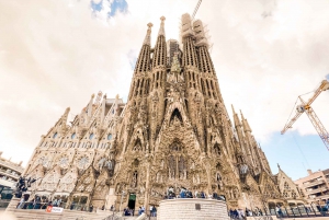Destaques: Sagrada Família, Parque Güell, Montjuïc e Bairro Gótico