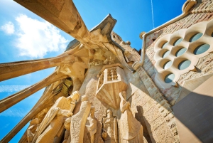 Vanuit de Costa Brava: bustocht naar Barcelona en het werk van Antoni Gaudí