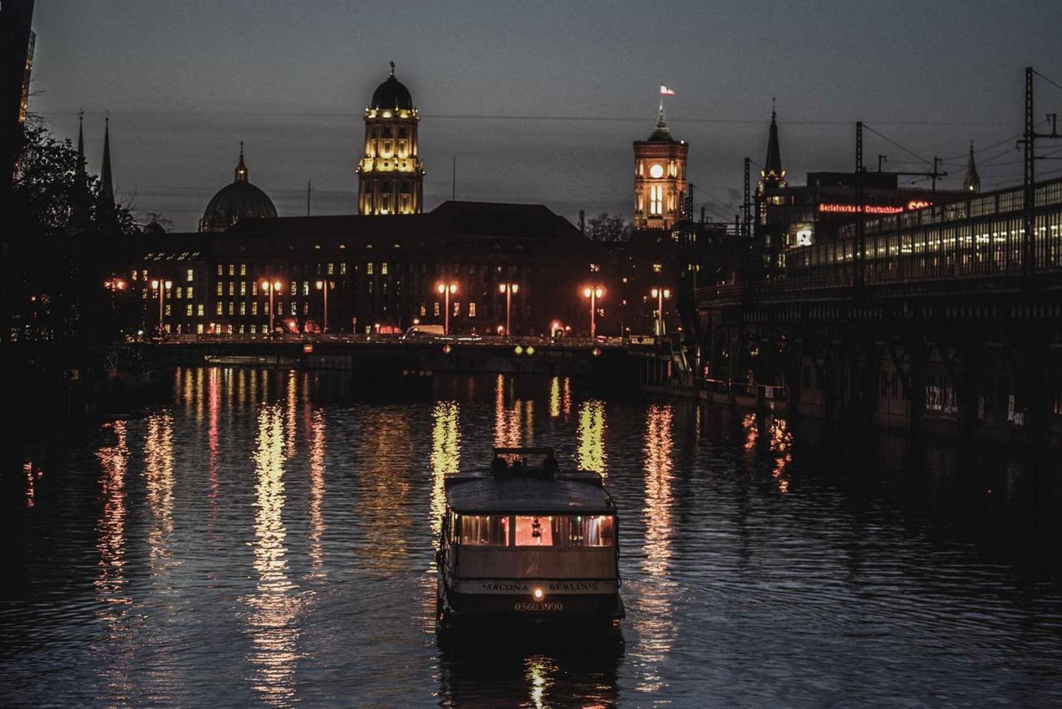 Berlino: crociera natalizia con vin brulè