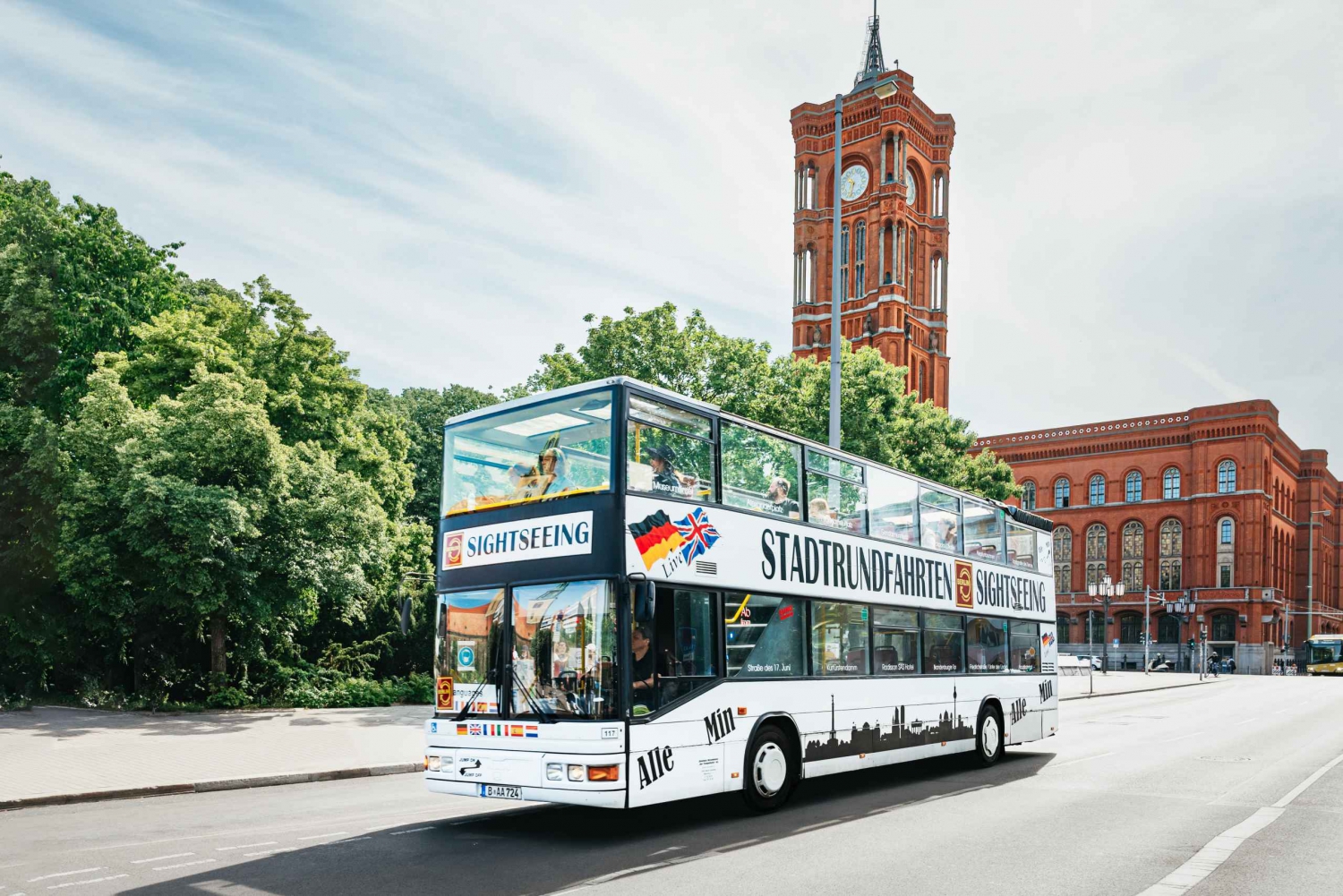 Berlin: Hop-on Hop-off Bus Tour with Live Commentary