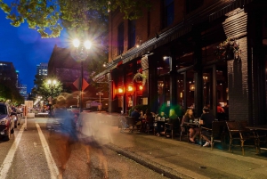 Berlim: Excursão guiada a pé à noite por Kreuzberg