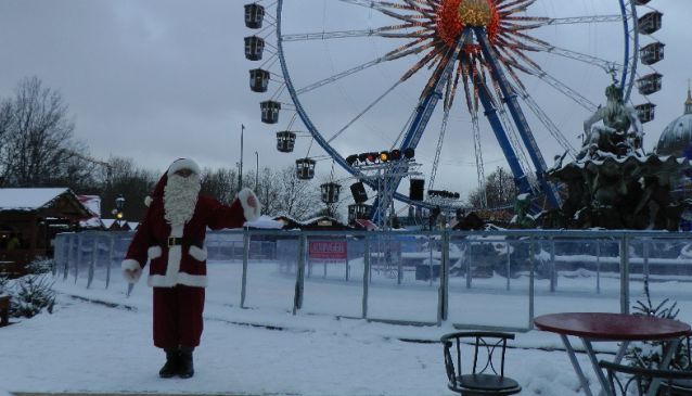 Berliner Weihnachtszeit Rotes Rathaus market