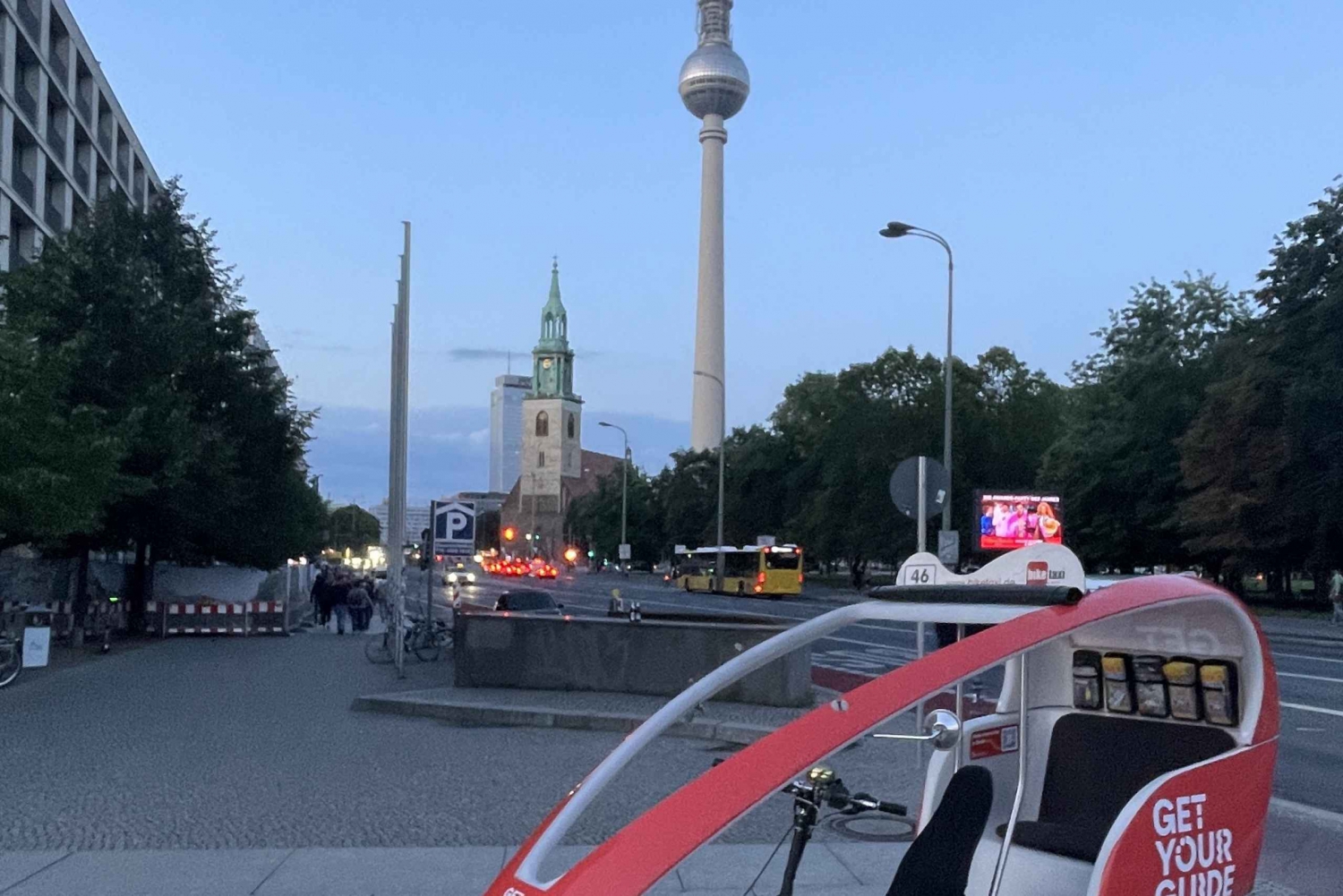 Berlin: Private Sightseeing Tour in an E-Rickshaw