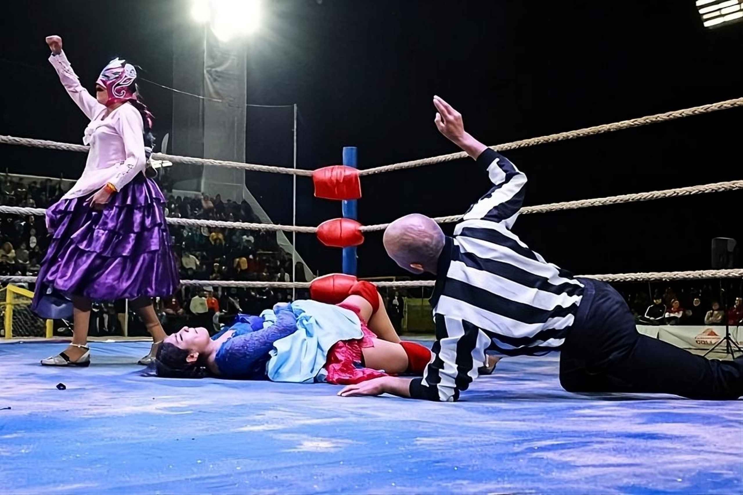 Cholitas Wrestling: Cholitas Show at Rink