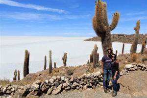 From La Paz: Uyuni Salt Flat Tour & Overnight Roundtrip Bus